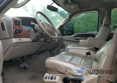 2004 Ford Excursion Limited z USA, uszkodzony, nr VIN 1FMSU43P44EC04527